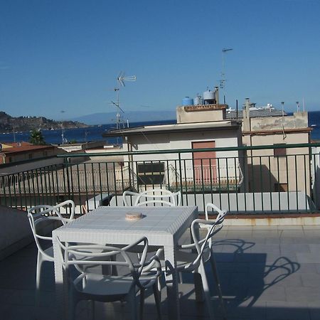 Nino'S Apartments Giardini Naxos Eksteriør billede