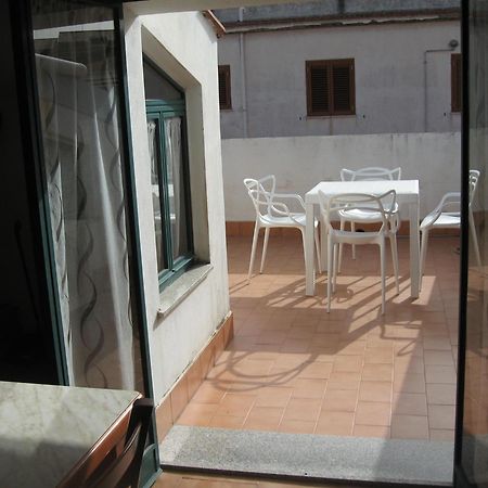 Nino'S Apartments Giardini Naxos Eksteriør billede
