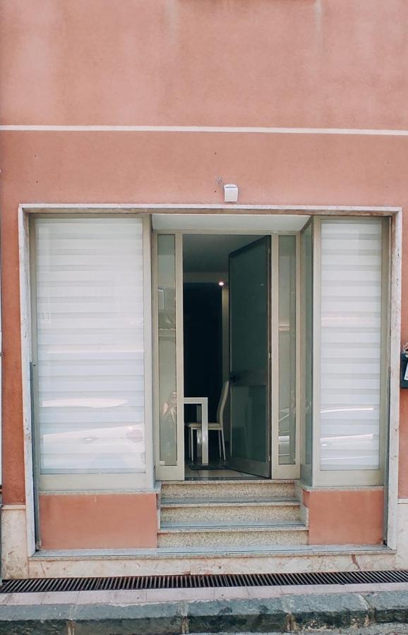 Nino'S Apartments Giardini Naxos Eksteriør billede