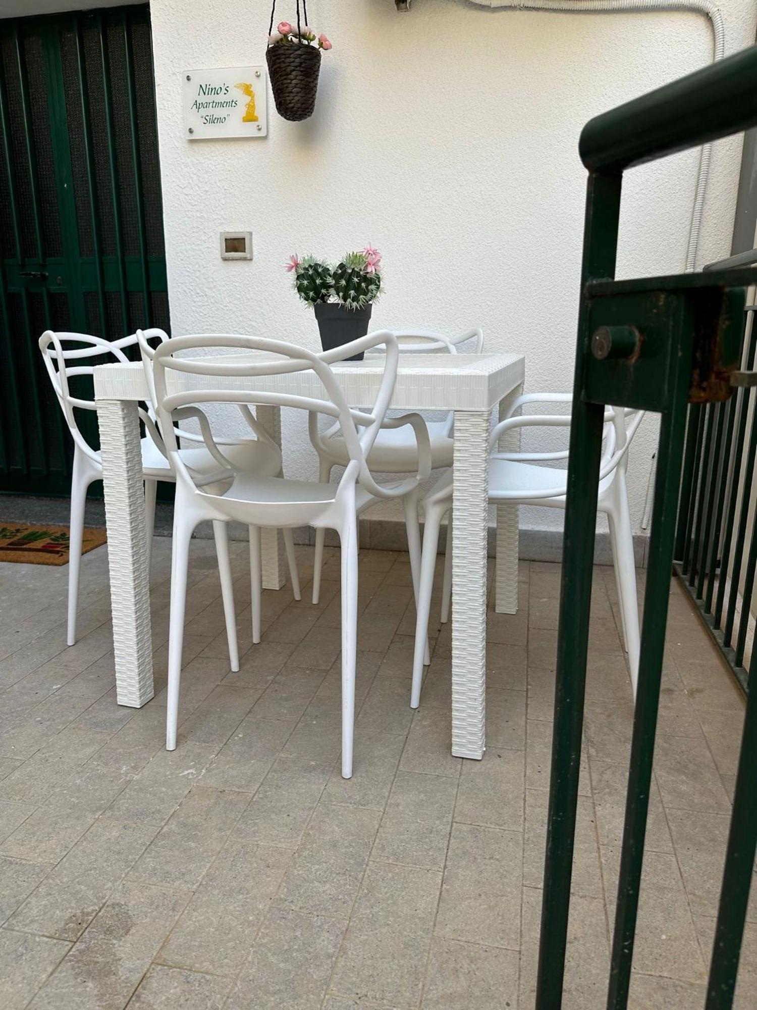 Nino'S Apartments Giardini Naxos Eksteriør billede
