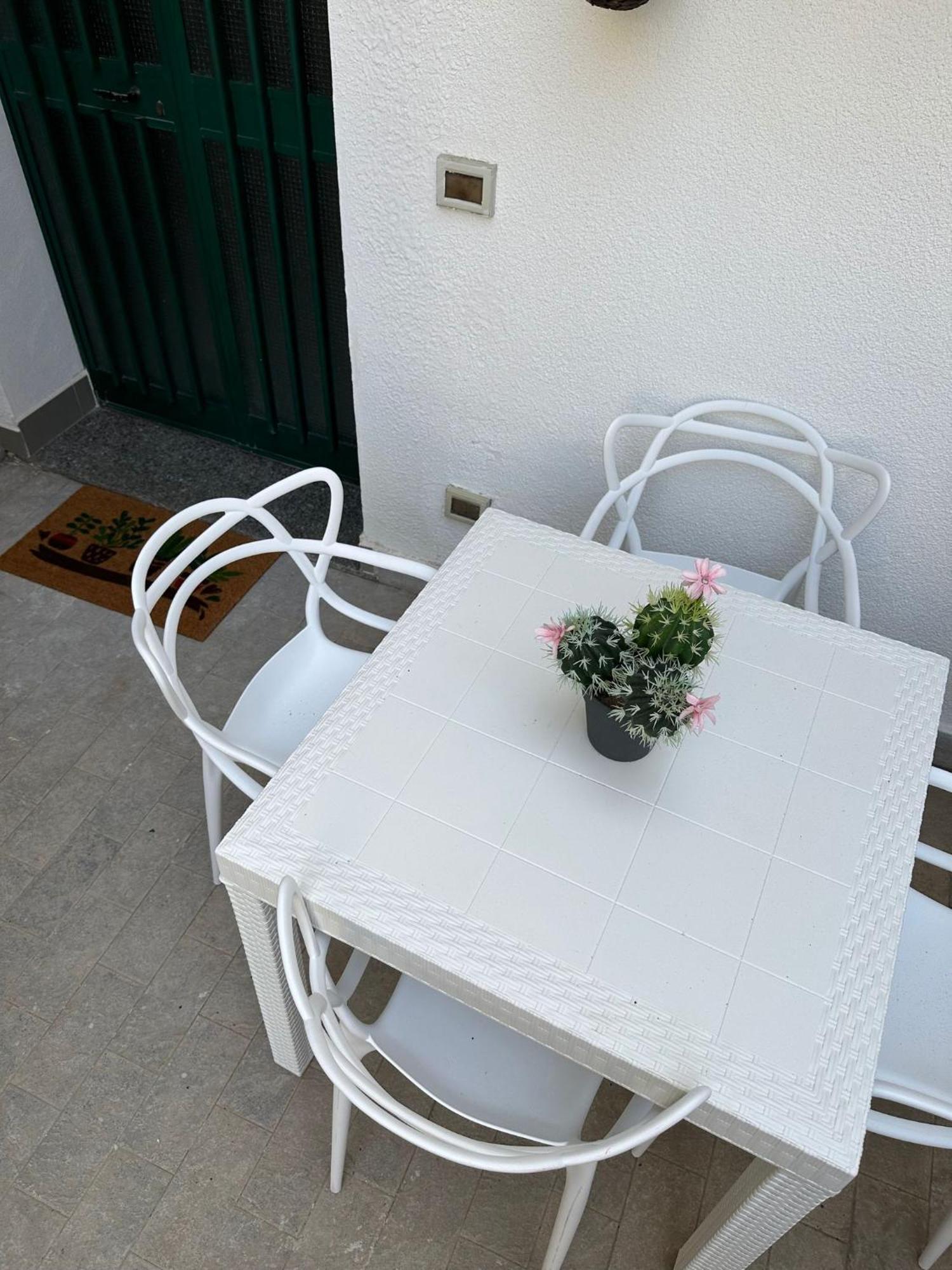 Nino'S Apartments Giardini Naxos Eksteriør billede