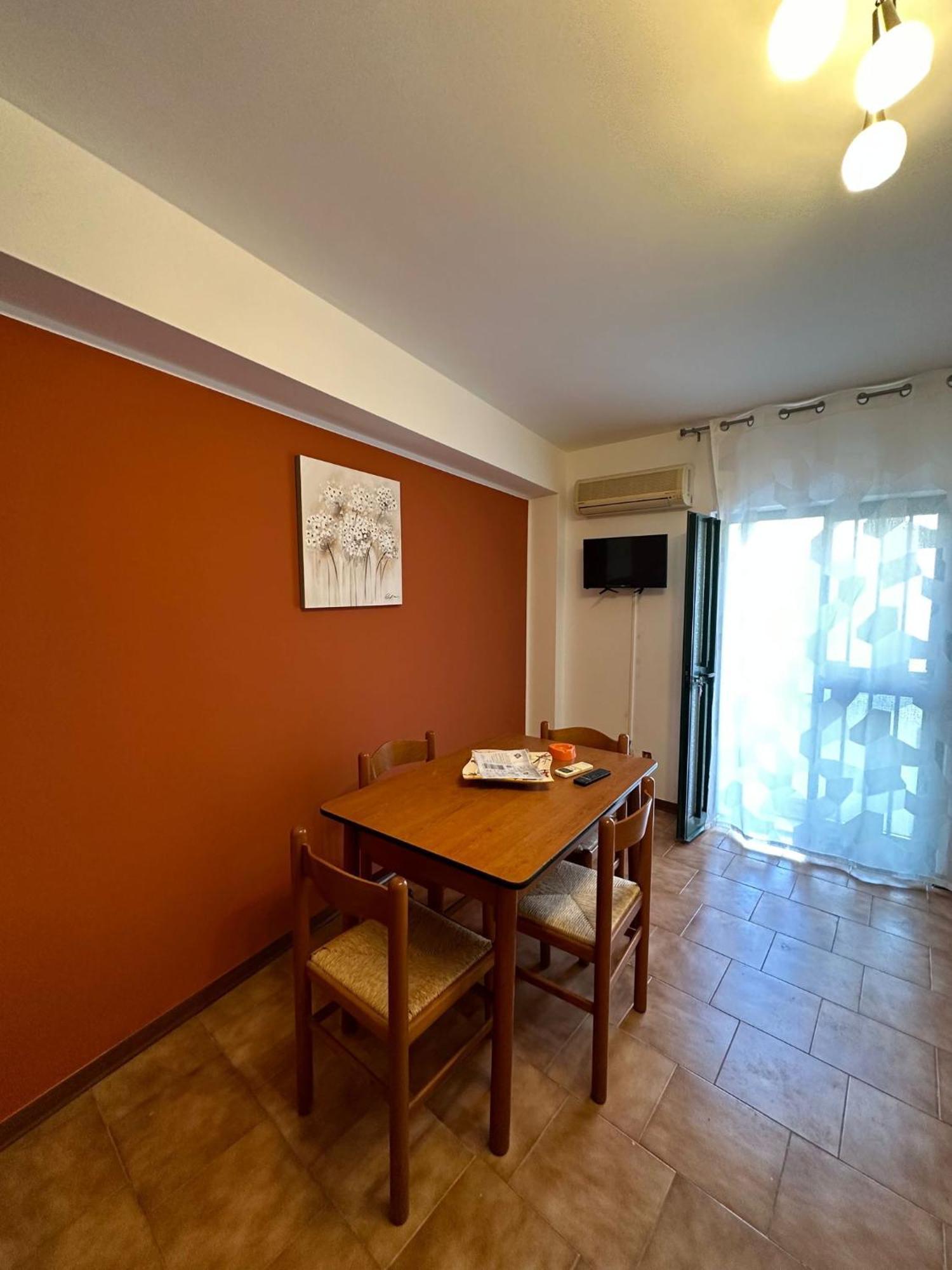 Nino'S Apartments Giardini Naxos Eksteriør billede