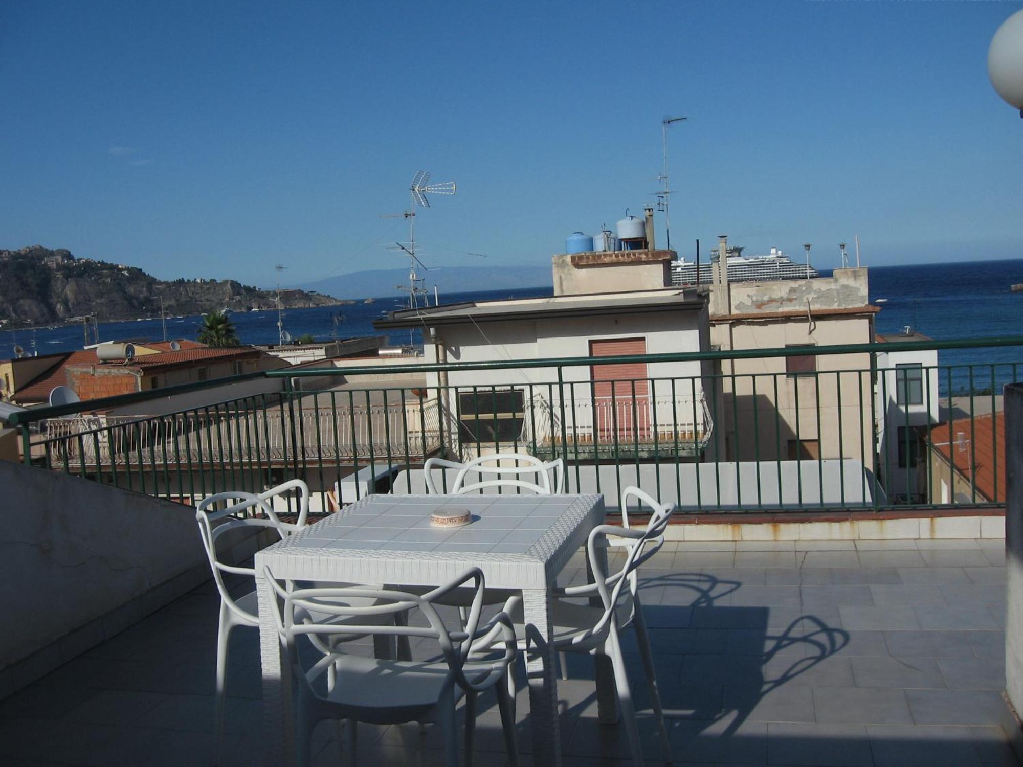 Nino'S Apartments Giardini Naxos Eksteriør billede