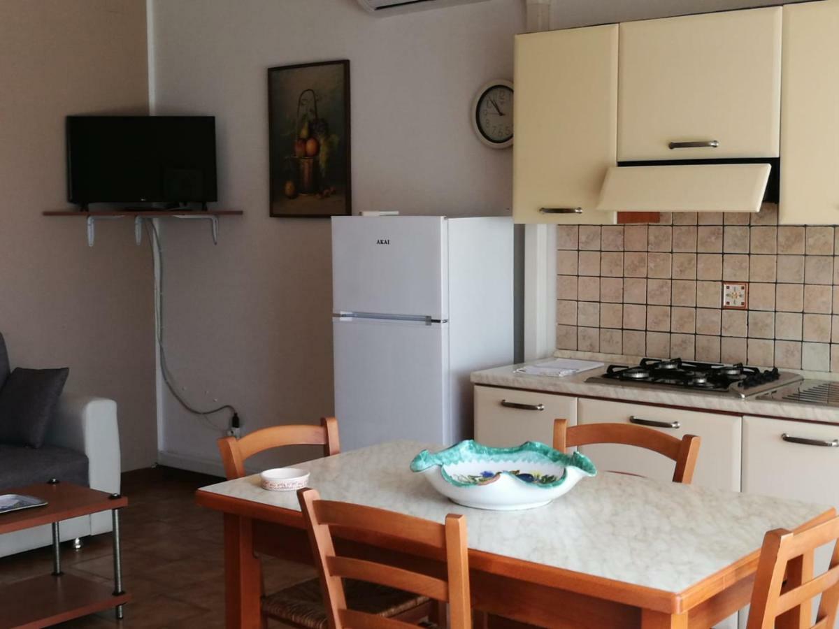 Nino'S Apartments Giardini Naxos Eksteriør billede