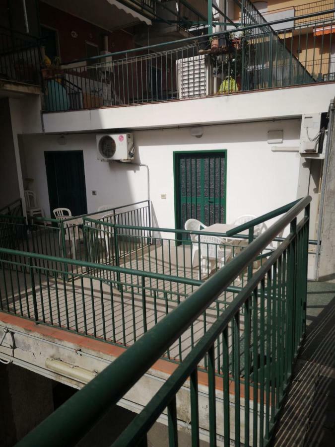 Nino'S Apartments Giardini Naxos Eksteriør billede